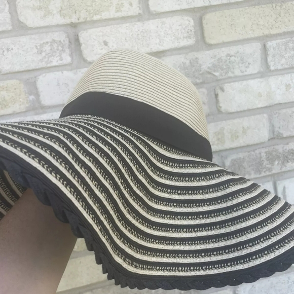 Torrid Floppy Hat - Picture 2 of 6